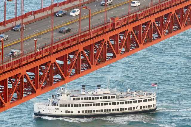 Bateau de croisière pour découvrir le Golden Gate Bridge
